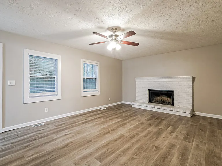 1910 Meadowchase Ct — Photo 6