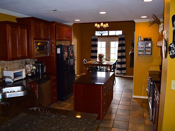 Large Kitchen with Island