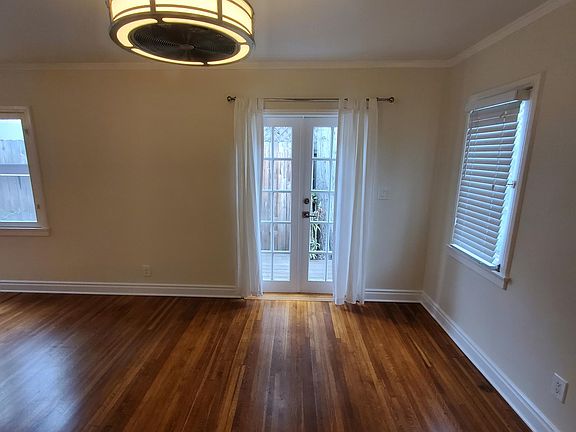 4th image of 812 Venezia Ave