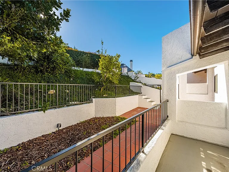 5 Yellow Brick Rd — Photo 38