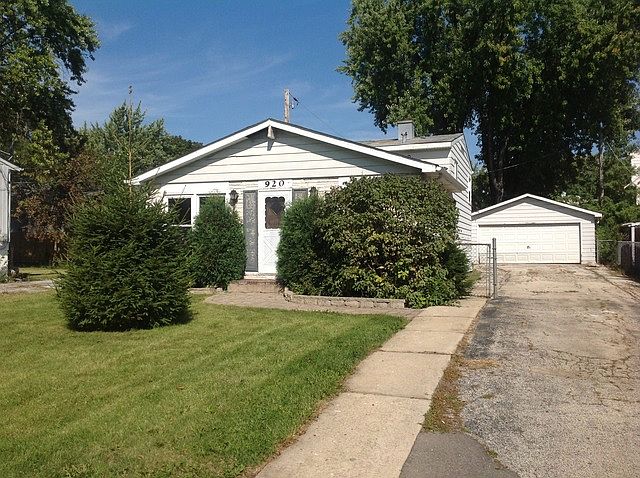 1st image of 920 Oakwood Dr