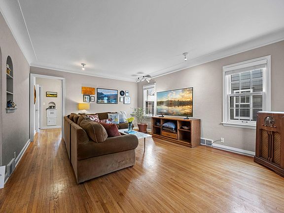 3rd image of 5133 Columbus Ave