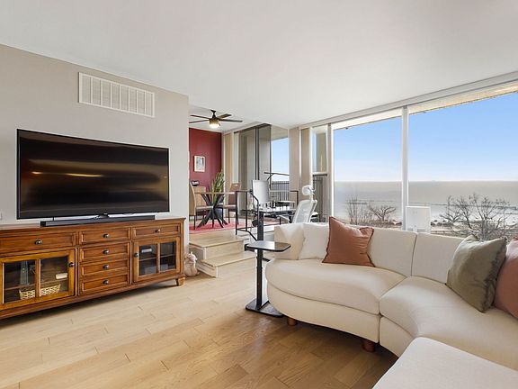 4th image of 3200 N Lake Shore Dr APT 604