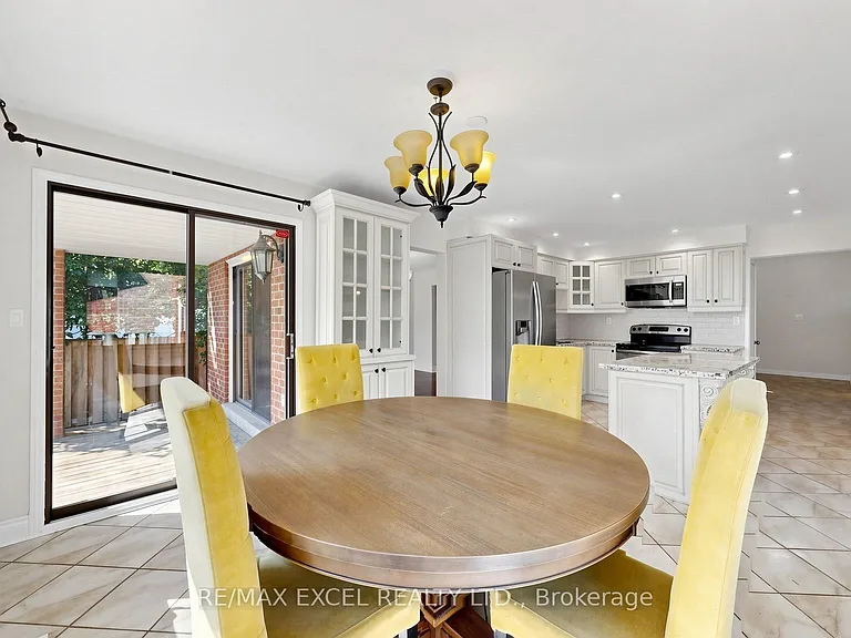 21 Mary Gapper Cres — Photo 15