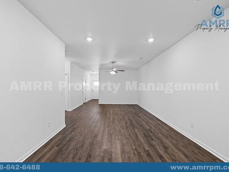 621 Short Leaf Ln — Photo 14