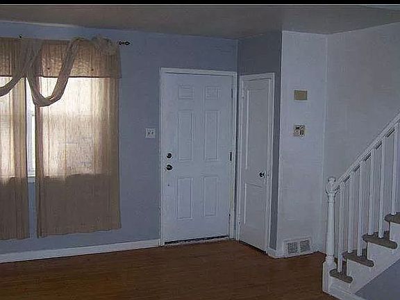 3rd image of 1040 E Cheltenham Ave