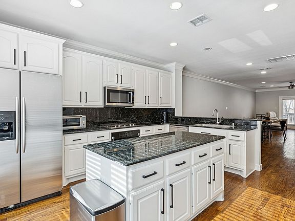 5th image of 3409 Howell St