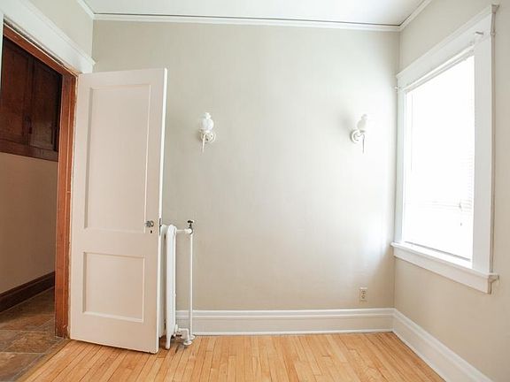5th image of 1706 E Locust St #3