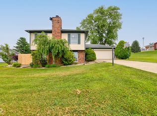 1925 E Woodside Village Dr, Connersville, IN 47331