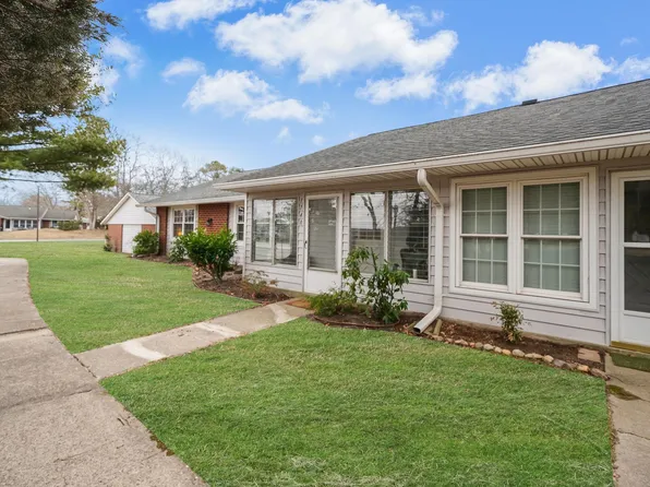 174 Ventry Court #A, Ridge, NY 11961