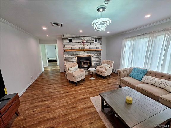 5th image of 84 W Pine Road