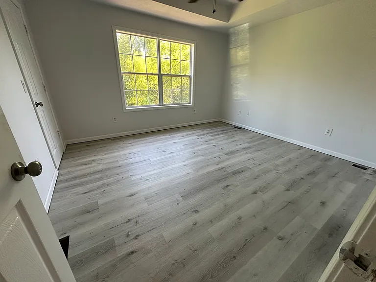 1213 Leslie Ct — Photo 12
