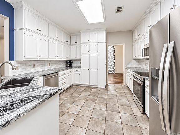 4th image of 33 Timber Ridge Cir
