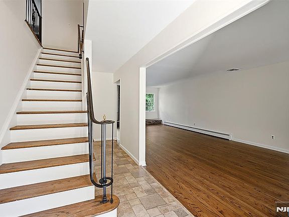 4th image of 308 Ross Ave