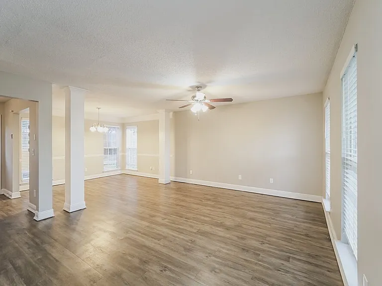 5906 Prestwick Ln — Photo 6