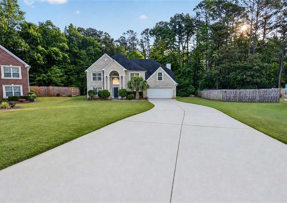 1st image of 165 Wyndmont Way