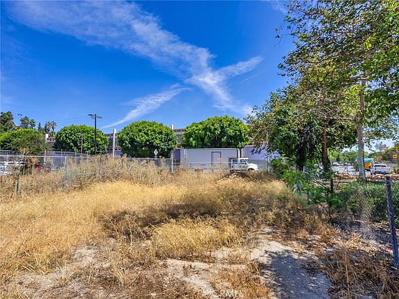 3rd image of 1014 Bartlett St Lot 4