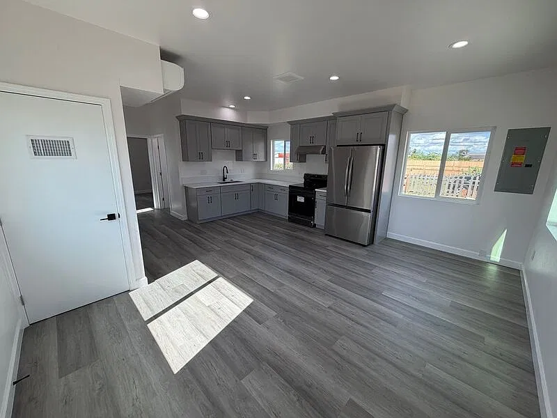 3 bed, 2.0 bath, 1200 sqft, $2,500 — Photo 2
