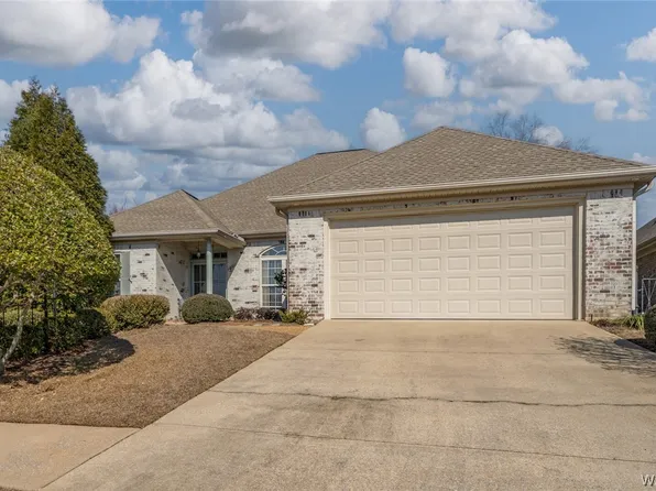 702 Greenbriar Dr, Northport, AL 35473