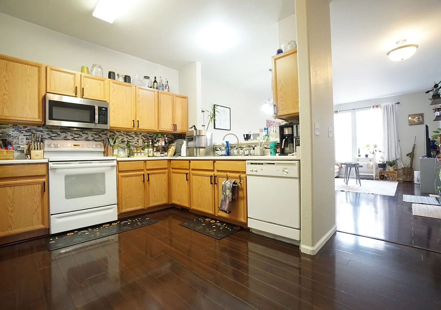 Charming 3BR Townhome in Colorado Springs — Photo 2