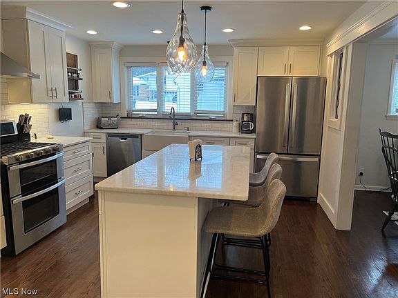 4th image of 1654 Windsor Dr