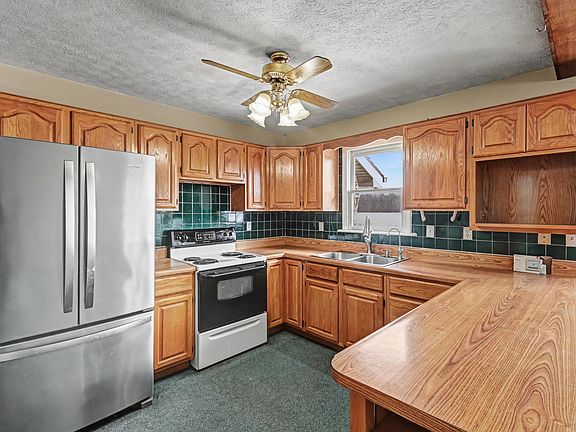 3rd image of 3132 Decliff Rd N