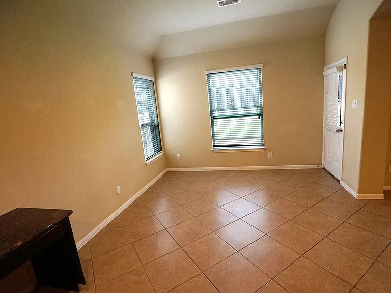1067 Cedar Lake Ct — Photo 15