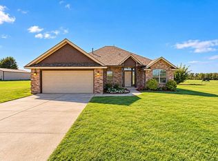 815 N Richland Rd, Tuttle, OK 73089
