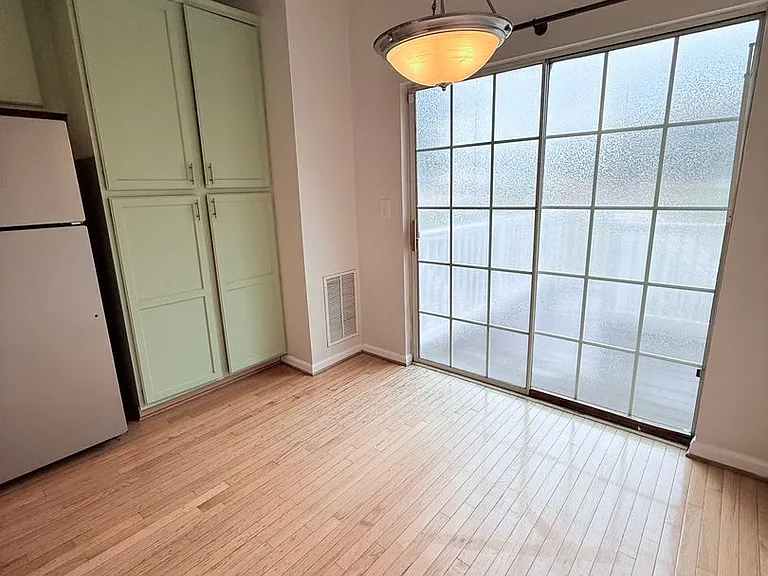 1055 Park Row N — Photo 9
