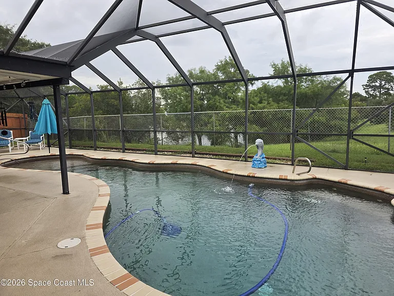 870 Spirea Dr — Photo 2