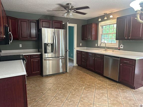 5th image of 204 Edgewood Dr