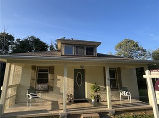 46 1st St, Ellwood City, PA 16117