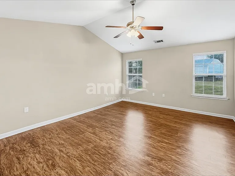410 Lind Point Ln — Photo 7