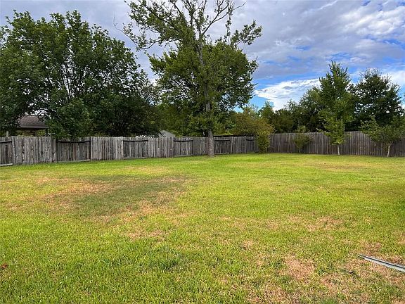 5th image of 33106 Greenfield Forest Dr