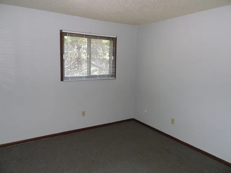 Arnold's Park Apartments — Photo 47