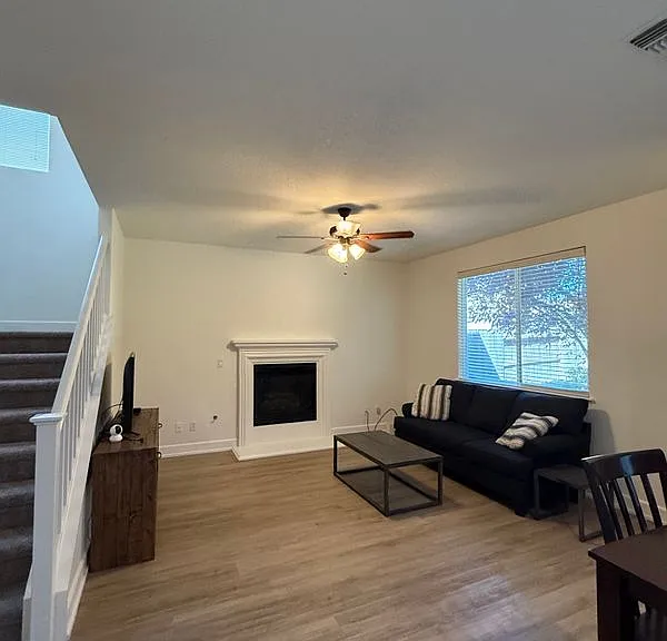 433 Tolman Way — Photo 2
