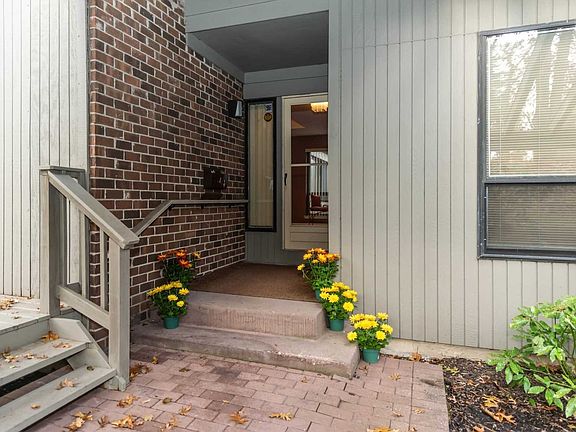 2nd image of 275 Vista Dr