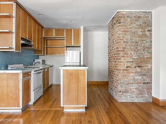 2nd image of 149 Lafayette Ave APT 4A