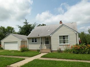 603 Highland Ave, Woodstock, IL 60098