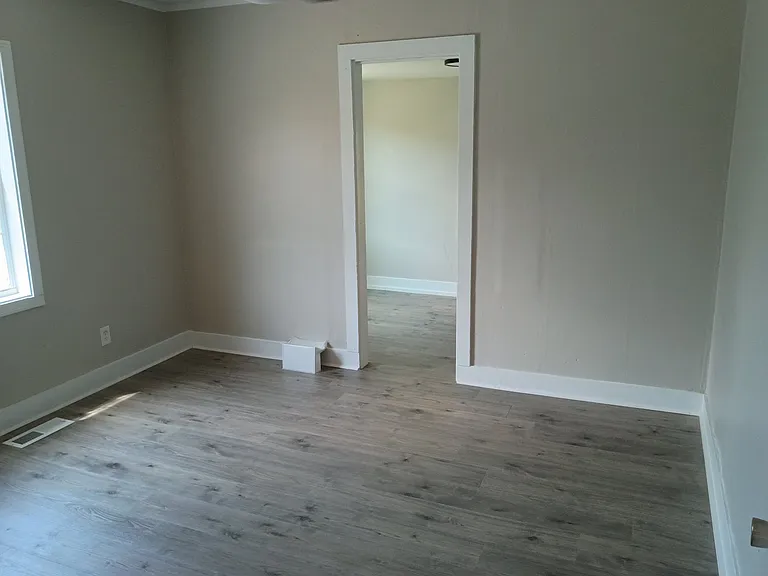 402 Green Acres Dr — Photo 8