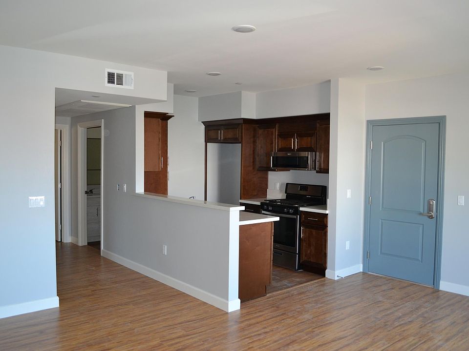 1st image of 6718 Sylmar Ave #2