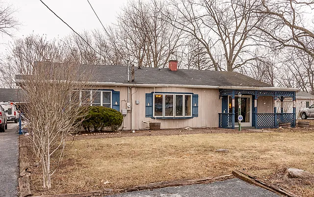 23229 Wentworth Ave photo 1