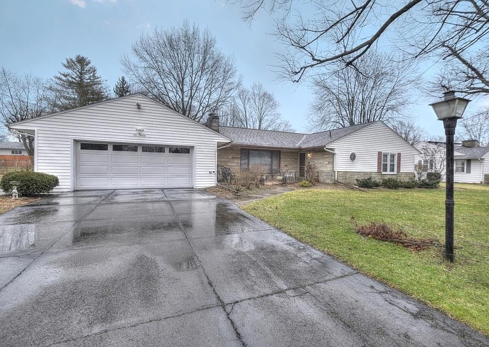 1st image of 690 Forest Lawn Dr