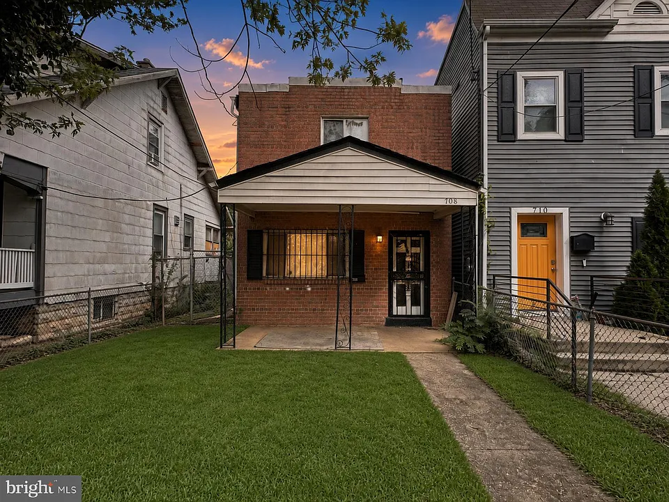 708 Alabama Ave SE