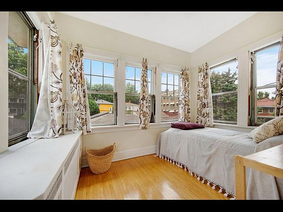 4th image of 1121 Goodrich Ave #3