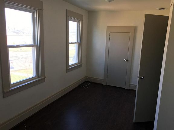 4th image of 80 Meadow Pl