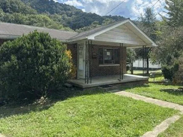 5536 Old Logan Rd, Logan, WV 25601