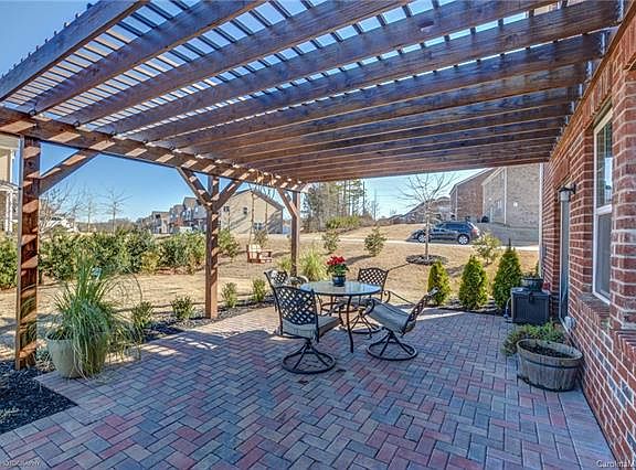 5th image of 2572 Kinmere Dr