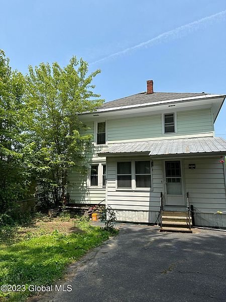 3rd image of 136 2nd Avenue