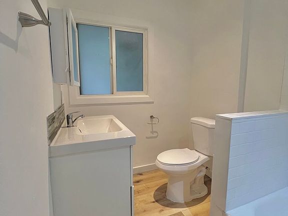 4th image of 435 W 11th St #1147